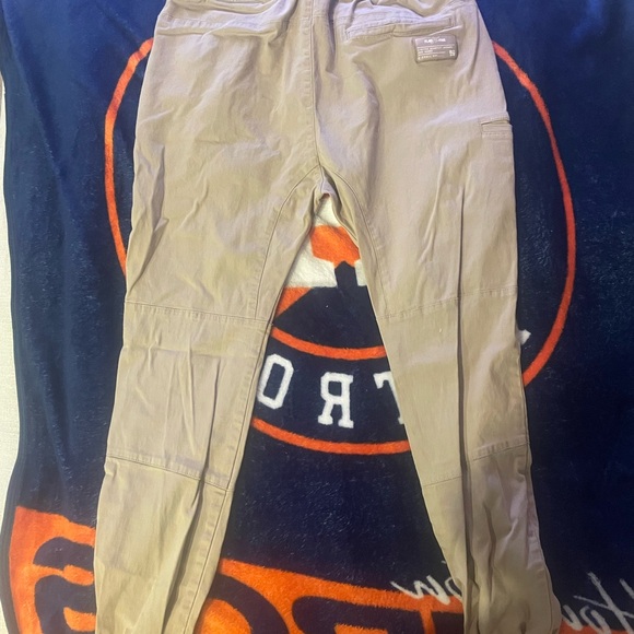 Cream Cargo Pants with Relaxed Fit and Textured Fabric - Picture 2 of 2